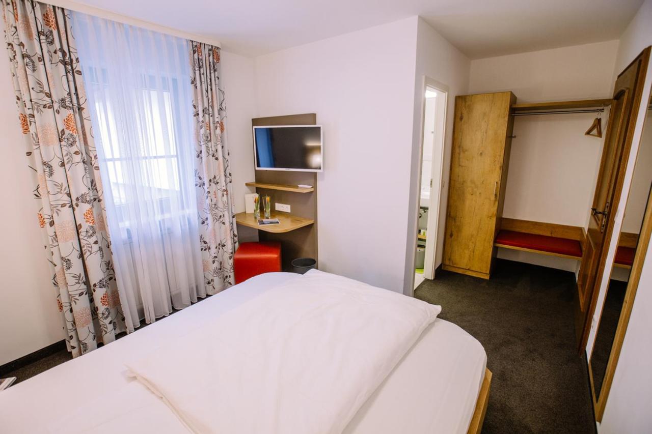 Hotel Restaurant Lamm Rosswag Vaihingen an der Enz Esterno foto